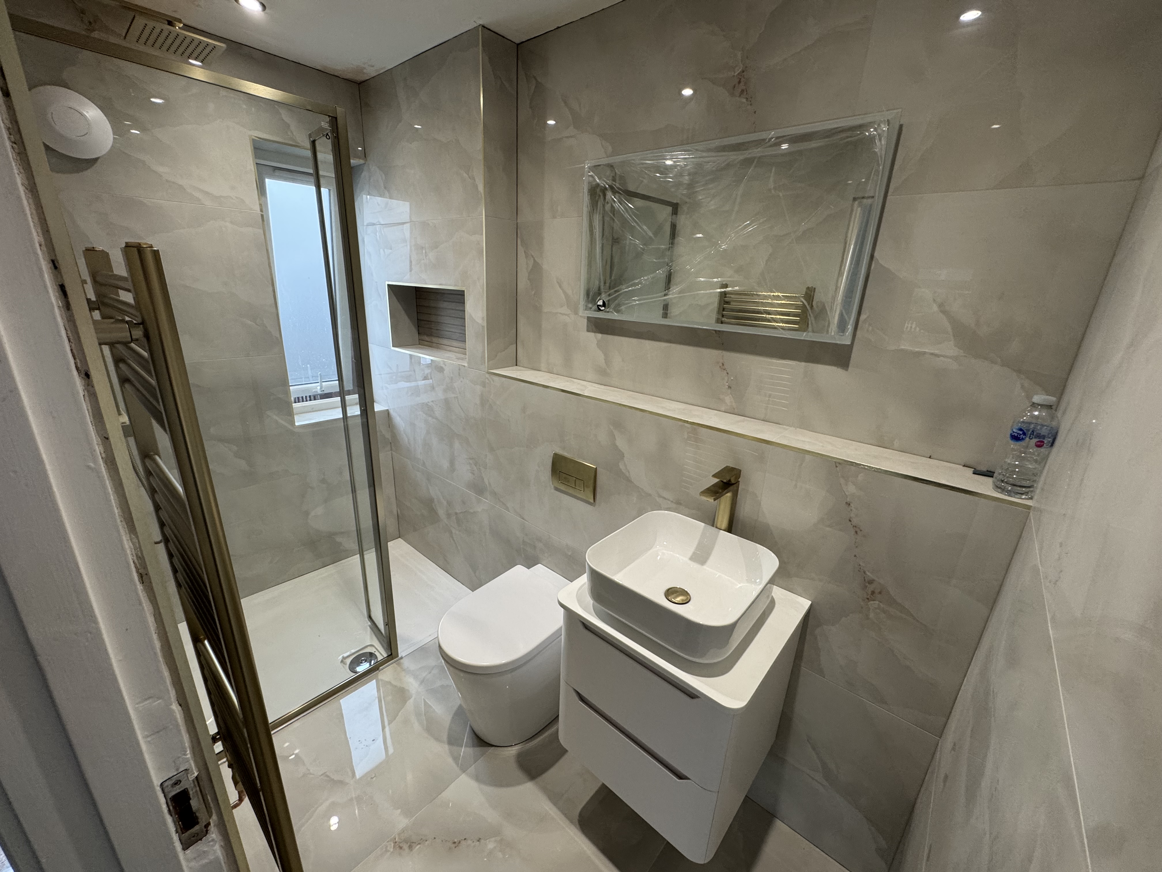 Another stunning bathroom transformation completed by TB Plumbing & Gas Ltd! ✨
