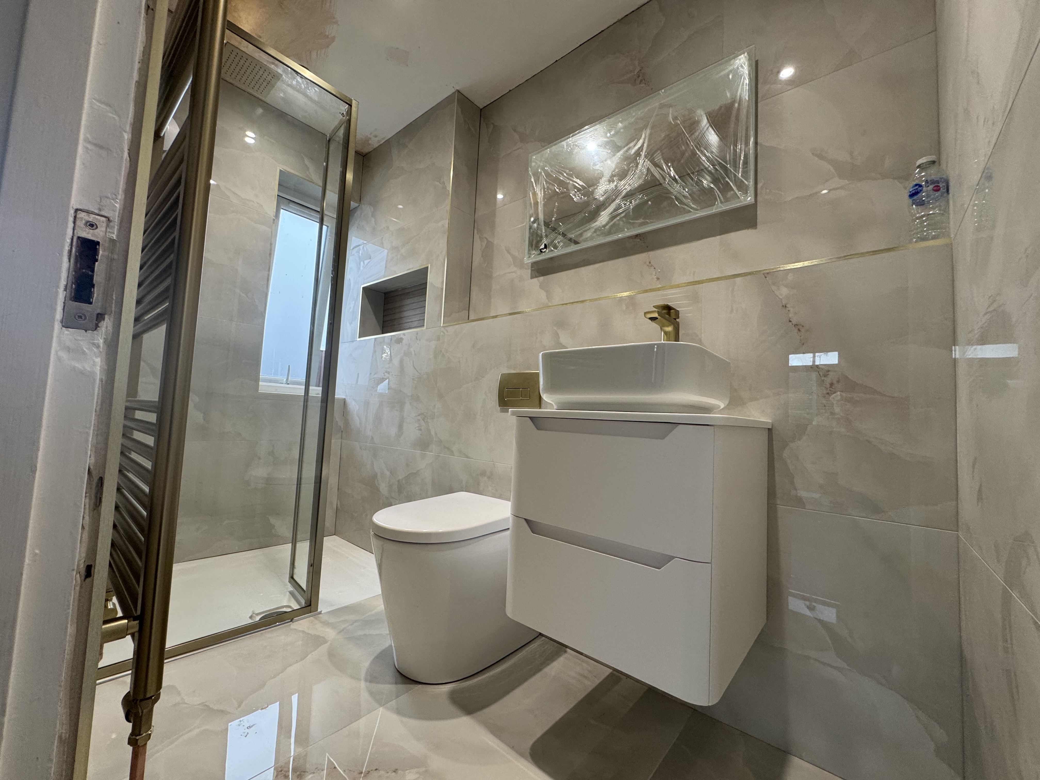 Another stunning bathroom transformation completed by TB Plumbing & Gas Ltd! ✨