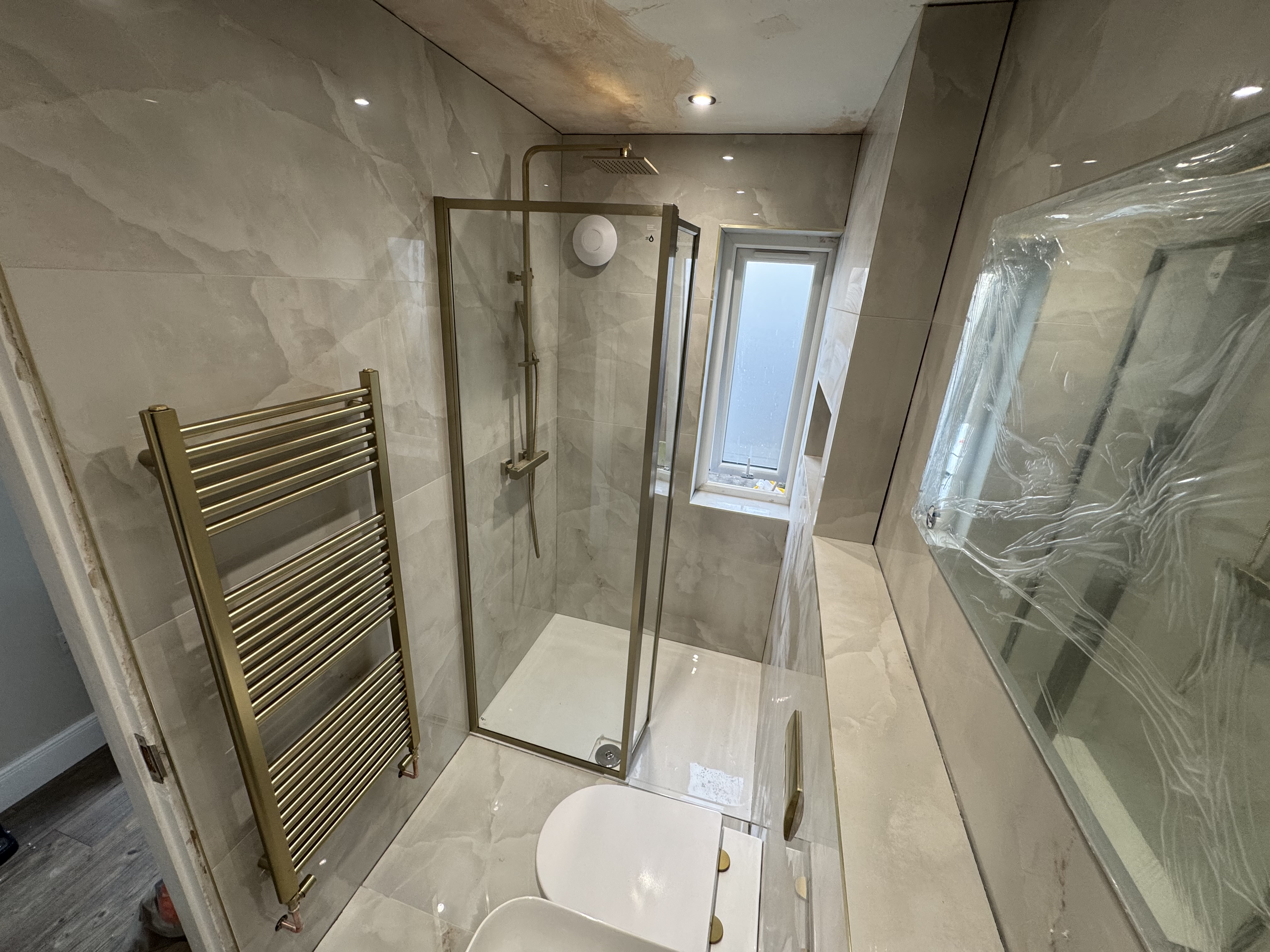 Another stunning bathroom transformation completed by TB Plumbing & Gas Ltd! ✨